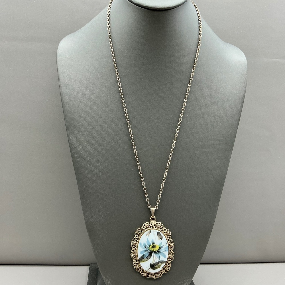 Vintage Necklace Womens Gold Tone Blue Floral Porcelain Oval Pendant Jewelry 24"
